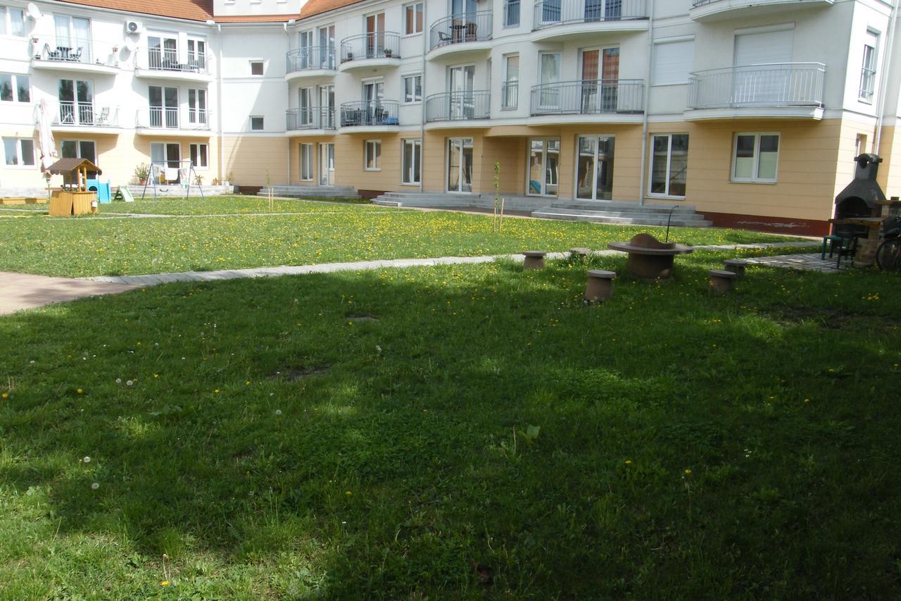 Romantic Apartman Hajduszoboszlo Luaran gambar